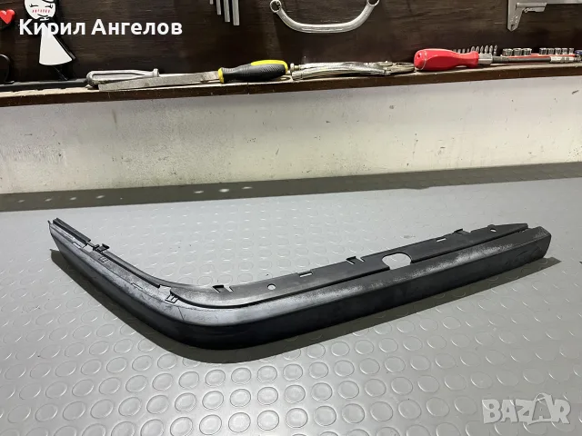 Дясната лайсна на предната броня за BMW E38 (с пръскалки)