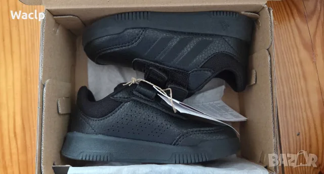 Детски обувки Adidas, снимка 7 - Детски маратонки - 56745428