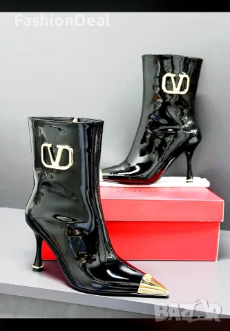 Много стилни дамски обувки Valentino