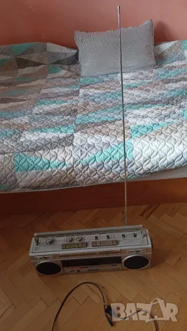 Продавам ретро радиокасетофон Sharp GF-450, снимка 7 - Радиокасетофони, транзистори - 56556490