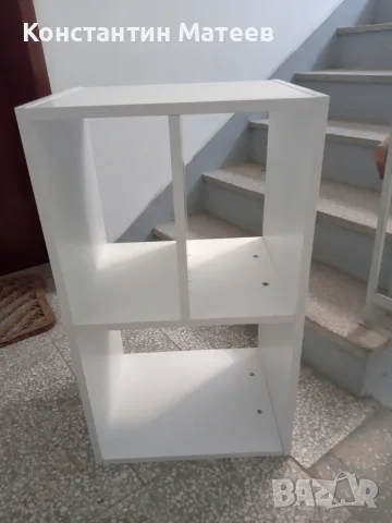 Много запазени етажерки