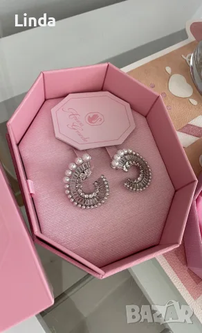 Ariana Grande Swarovski обеци, снимка 2 - Обеци - 56684235