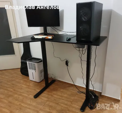 Гейминг бюро Huzaro Hero 9.0, снимка 3 - Бюра - 56617437