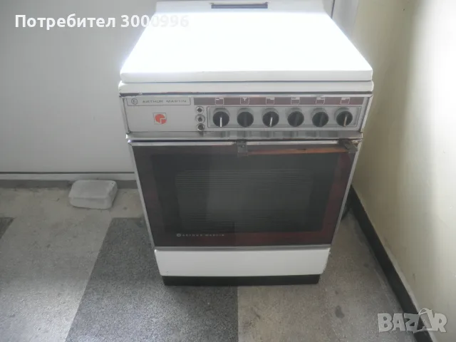 Продавам  електрическа  готварска  печка  с  четири  котлона  и  фурна