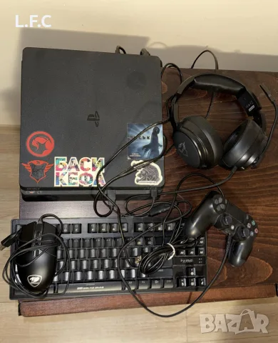 СЕТ - PlayStation 4, 1TB + 12 игри и аксесоари