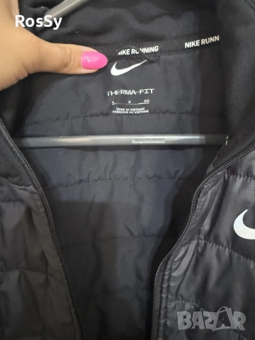 Дамско яке Nike Therma fit, снимка 4 - Якета - 56648299