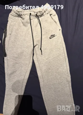 Оригинално сиво долнище Nike Tech Fleece