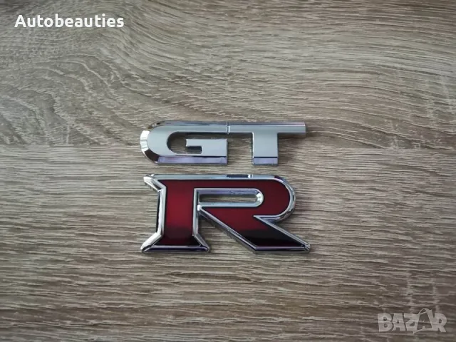 Емблема Nissan GT-R сребристо с червено
