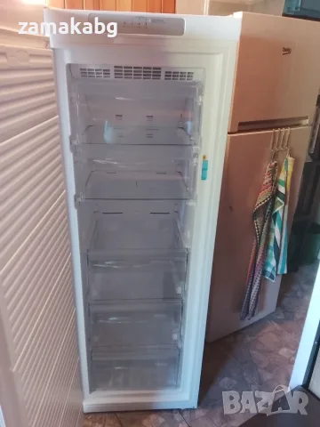 Вертикален Фризер Indesit, снимка 2 - Фризери - 56727501