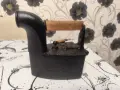 Рядък модел ютия на жар , снимка 1