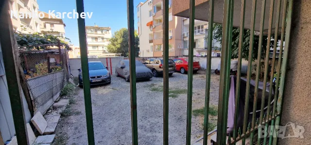 гараж,дворно място.