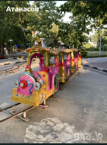 Увеселително влакче на релси
