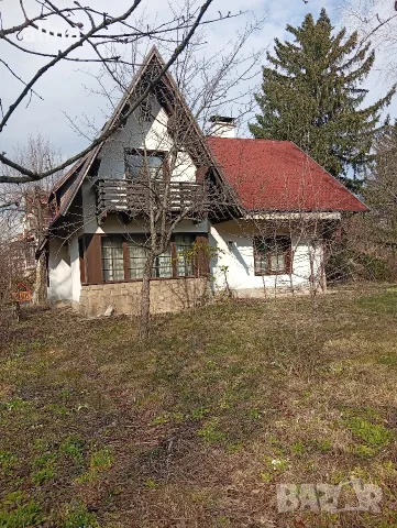 Къща с двор 2000 кв.м, гараж в м. Гърдова глава