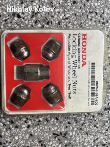 Секретни гайки Honda