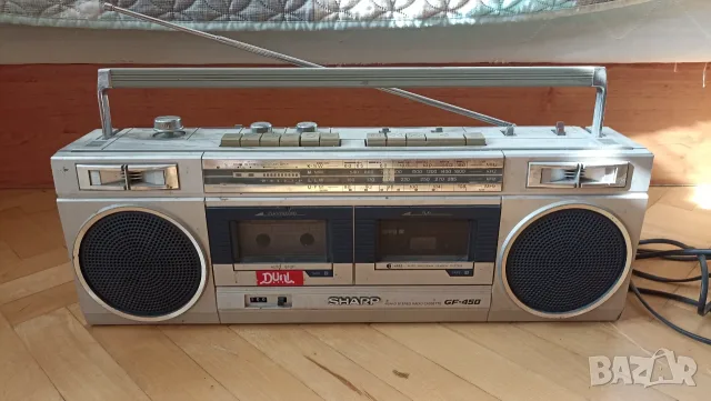 Продавам ретро радиокасетофон Sharp GF-450