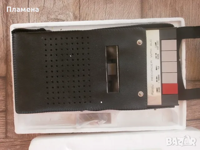 Чисто Нов Малък Касетофон Binatone hr-3 от 70те