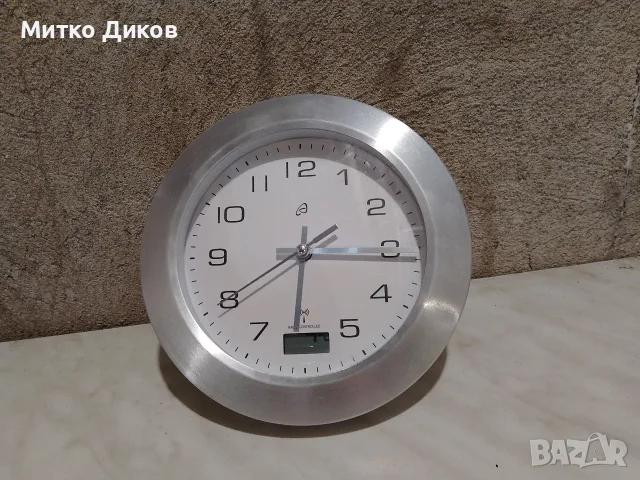 часовник за баня с вендузи и термометър нов