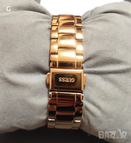 Дамски часовник Guess, снимка 3 - Луксозни - 56554416