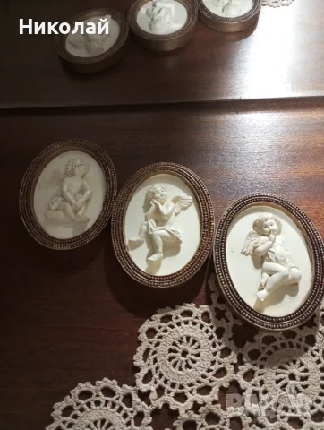 Красиви малки ангелчета 
