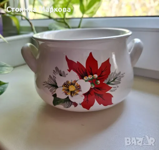Керамична кашпа с нарисувана коледна звезда 