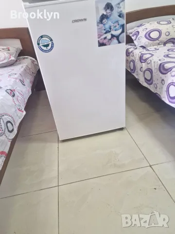 Продава се хладилник Краун