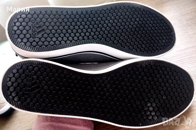 Юношески обувки Adidas, снимка 2 - Детски маратонки - 56625178