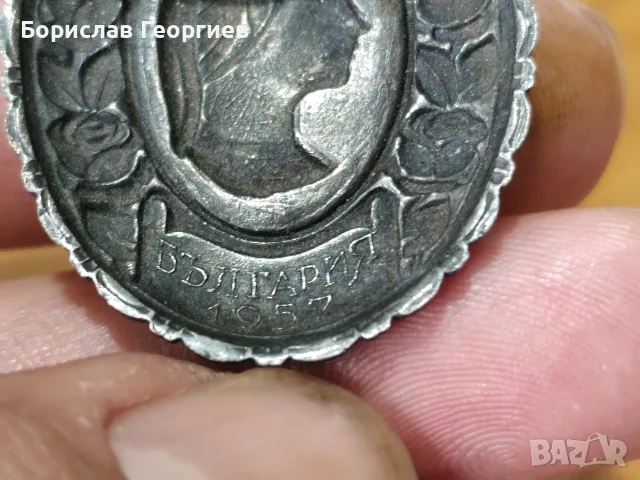 Юбилейна значка 100 години д-ва на жените 1957 г, снимка 6 - Колекции - 56496126