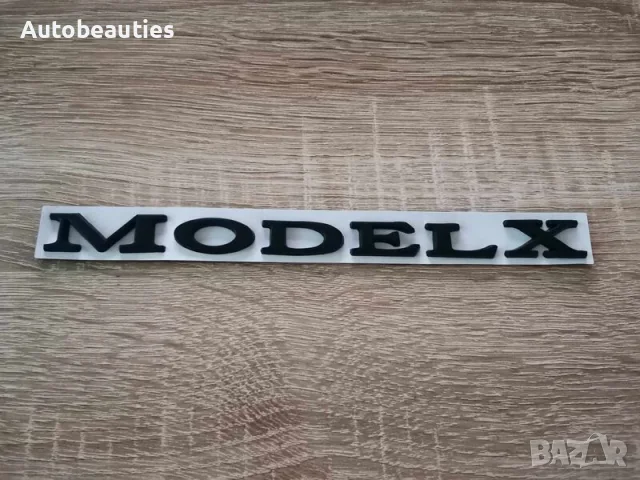 черен надпис Tesla Model X