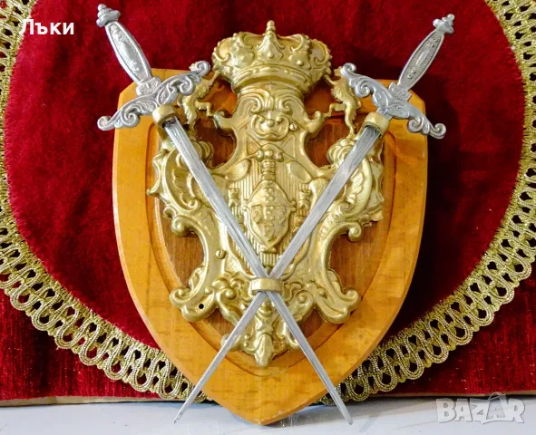 Рицарско пано,кръстосани мечове,бронз,естествено дърво. 