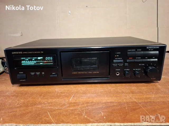Продава се триглав дек Onkyo TA-2051. 