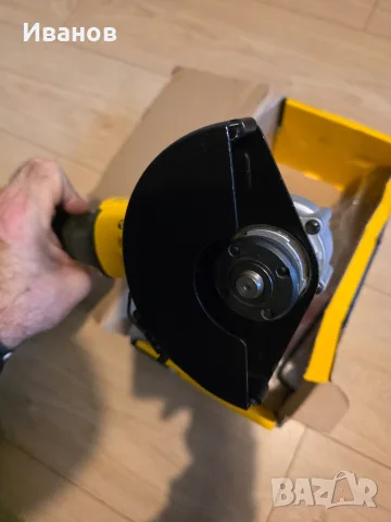 Безчетков ъгрошлайф Dewalt DCG407N, снимка 4 - Ъглошлайфи - 56663514