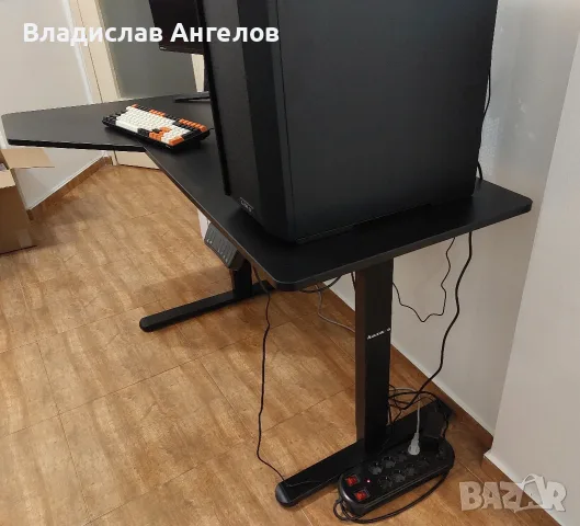 Гейминг бюро Huzaro Hero 9.0, снимка 6 - Бюра - 56617437