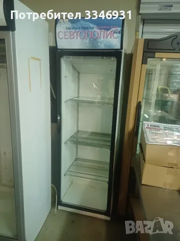 Продавам витрина