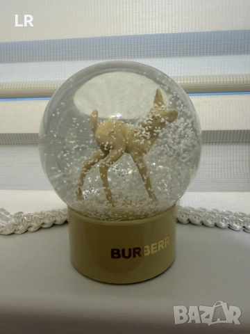 Burberry snow globe reindeer 