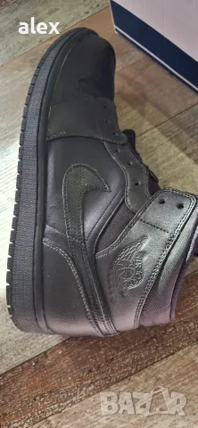 Jordan 1 retro mid black , снимка 4 - Маратонки - 56645276