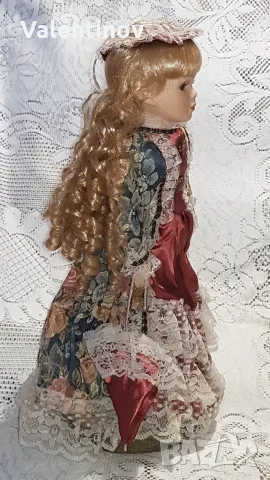 Порцеланова кукла със стойка , снимка 3 - Кукли - 56747417