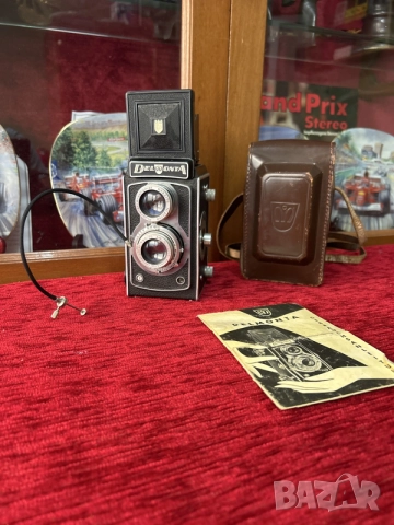 Ретро Фотоапарат Montanus Delmonta TLR (1950s) – Немска Класика с Оригинален Калъф и Инструкции