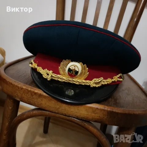 Стари военни фуражки 