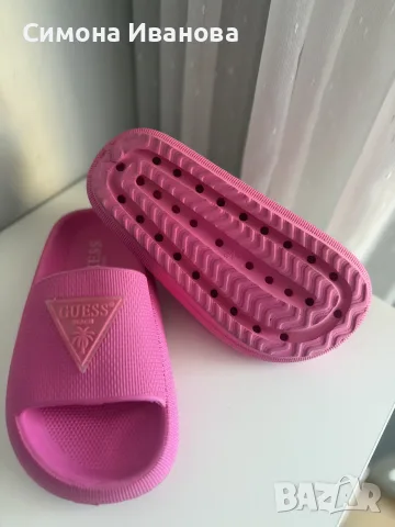 Оригинални розови чехли Guess Beachwear