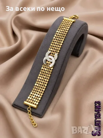 Chanel Широка Златиста Гривна Тип Плетка С Бляскаво Лого И Инкрустирани Камъни Код SK2562