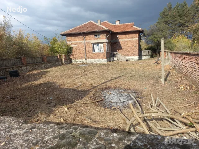 Продава се къща