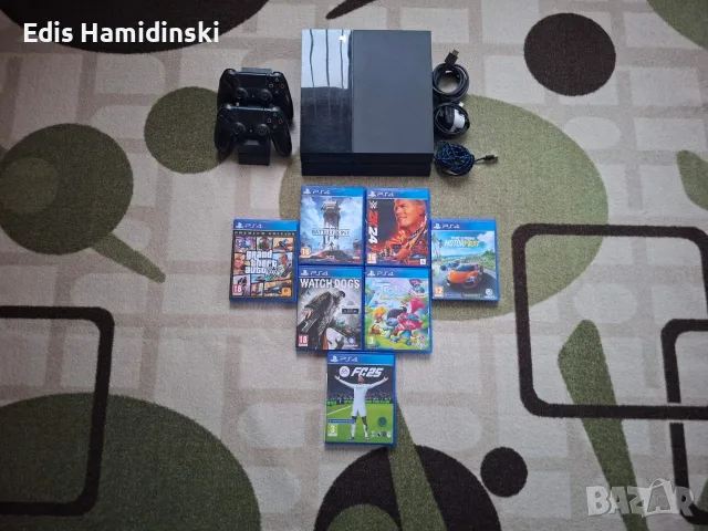 Ps4 като нов в комплект с два джойстика и 7 игри