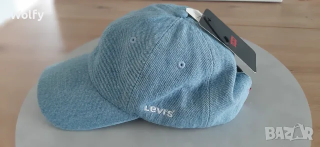 Шапка с козирка Levi's