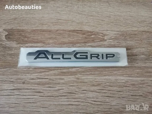 сребриста емблема Suzuki AllGrip