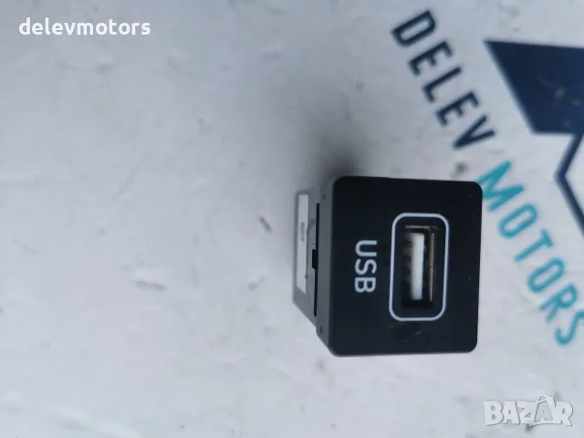 96120K6000 USB жак модул – преден централен панел Mobis Единичен USB порт; 4-пинова задна букса за