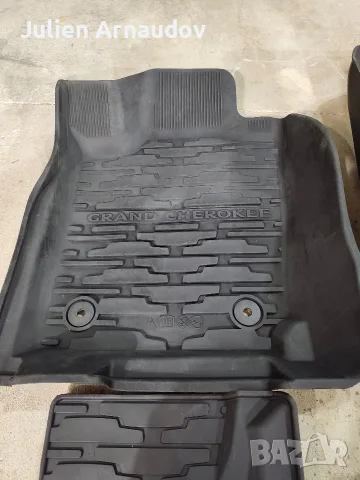 Оригинални стелки Jeep Grand Cherokee , снимка 2 - Аксесоари и консумативи - 56722132
