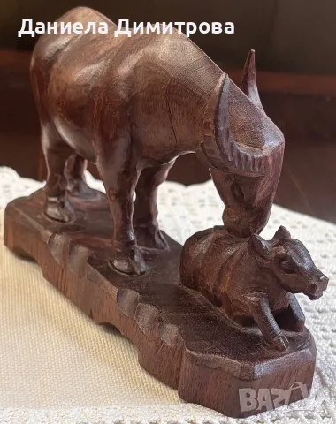 Красива ръчно резбована дървена фигура