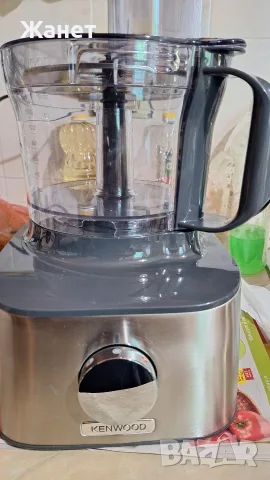 Продавам блендер, снимка 3 - Чопъри и пасатори - 56595675