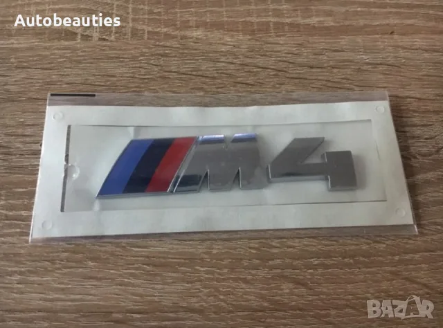 сребристо лого BMW M4