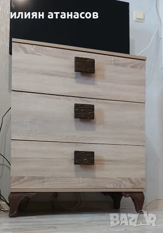 скрин дизайнерски,със 3 чекмеджета.